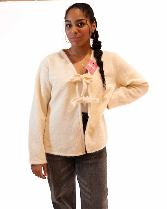 Veste a nœud blanche