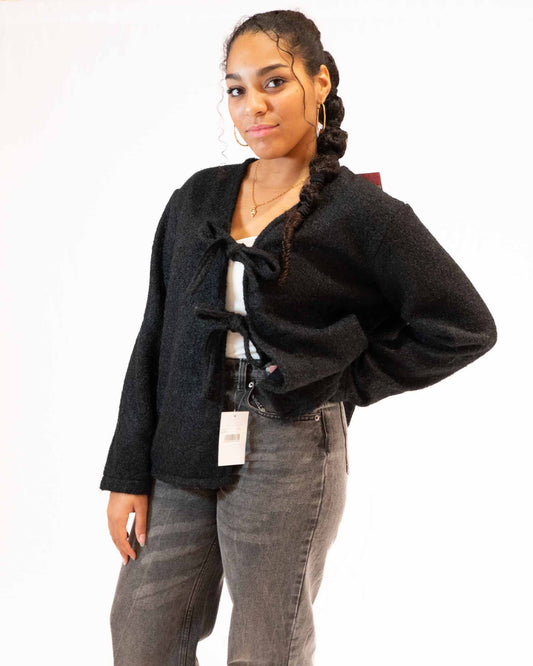 Veste à nœud noire