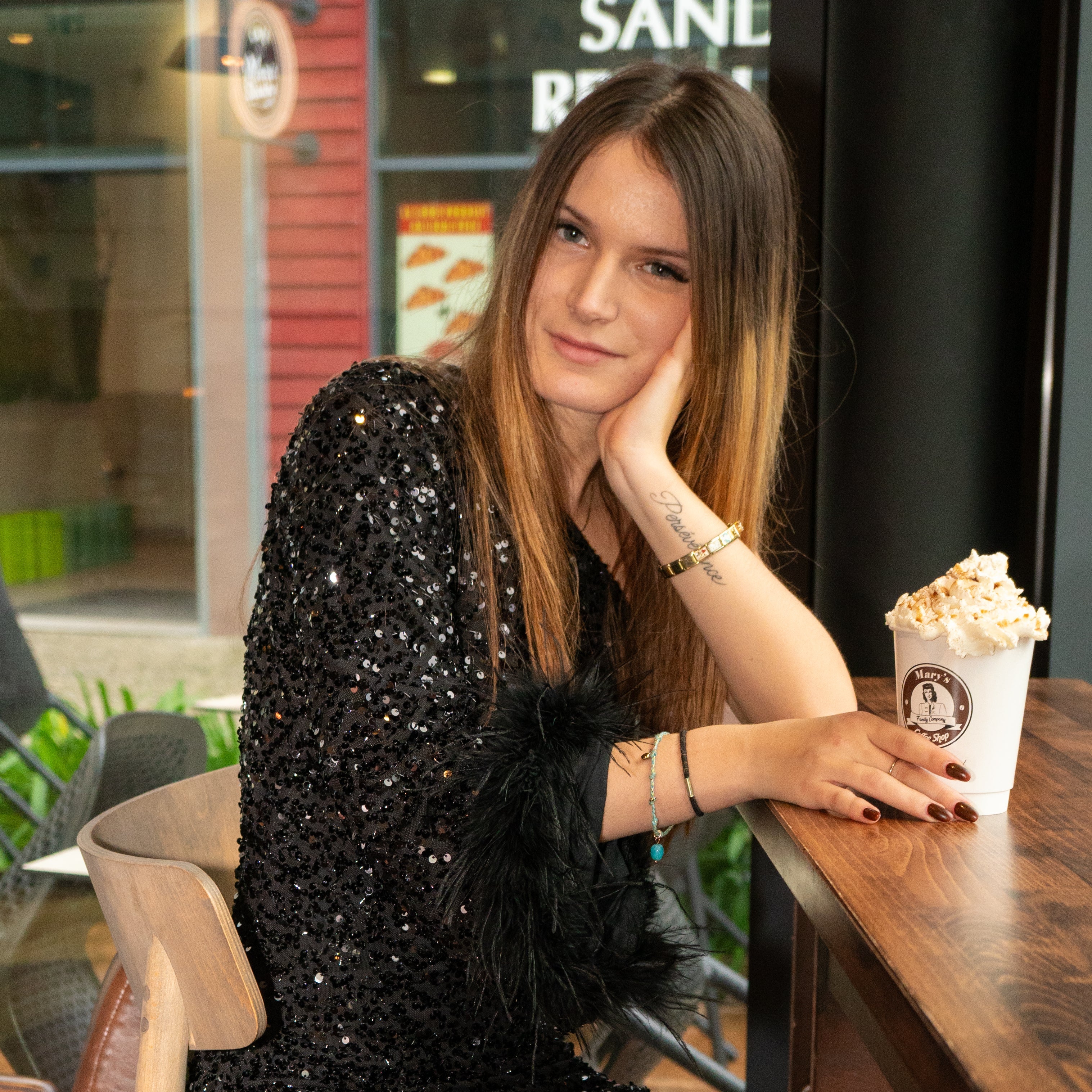 Robe épaulettes a sequins rouge - Mode femme - SHEY Boutique Langon