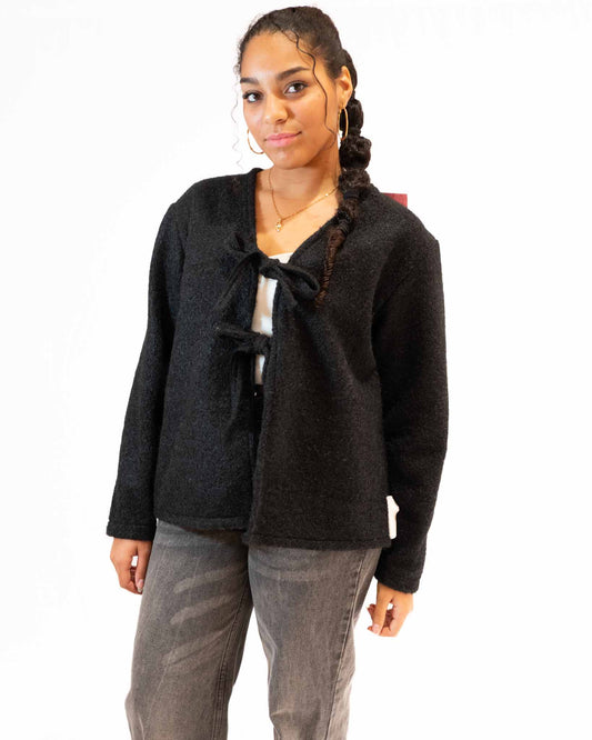 Veste à  nœud noire